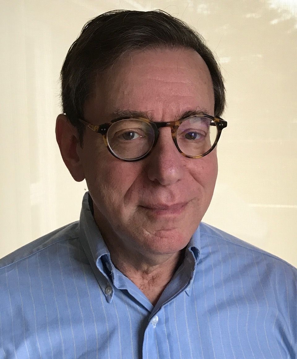 Steven N. Simon arbeitet als Analyst und Nahostexperte am „Massachusetts Institute of Technology“ sowie am „Quincy Institute for Responsible Statecraft“. In der Obama-Regierung war er leitender Direktor des Nationalen Sicherheitsrates für den Nahen Osten. Im April 2023 veröffentlichte er das Buch „Grand Delusion: The Rise and Fall of American Ambition in the Middle East“.