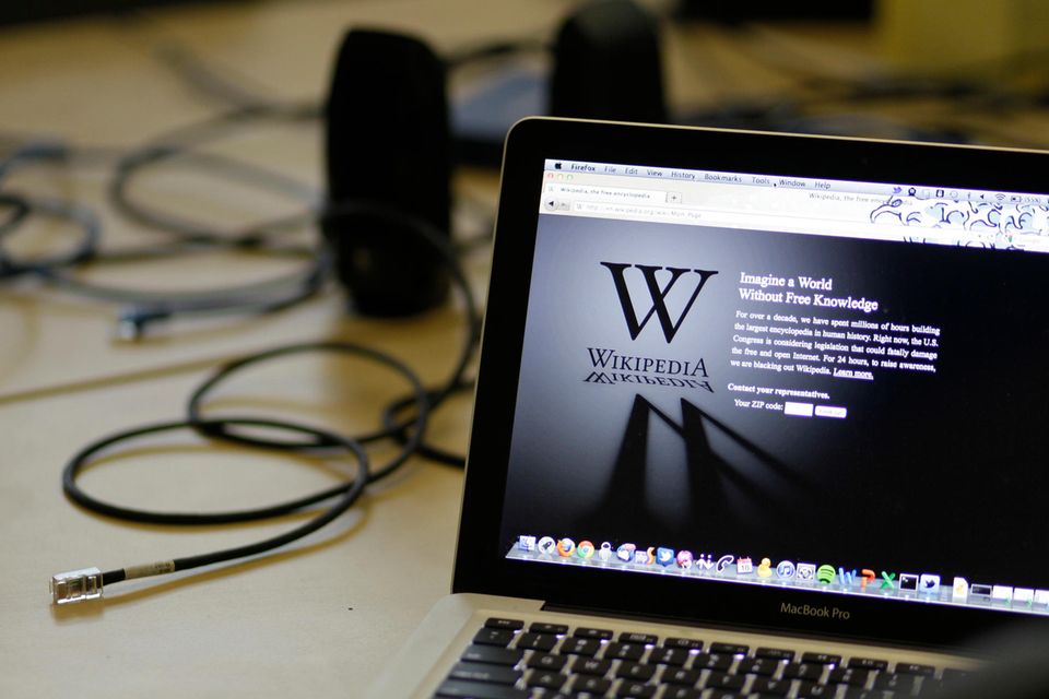 Geschwärzte Wikipedia-Seite in der Türkei: Die Online-Enzyklopädie setzt immer wieder auf öffentlichkeitswirksame Aktionen, auch für die eigene Finanzierung