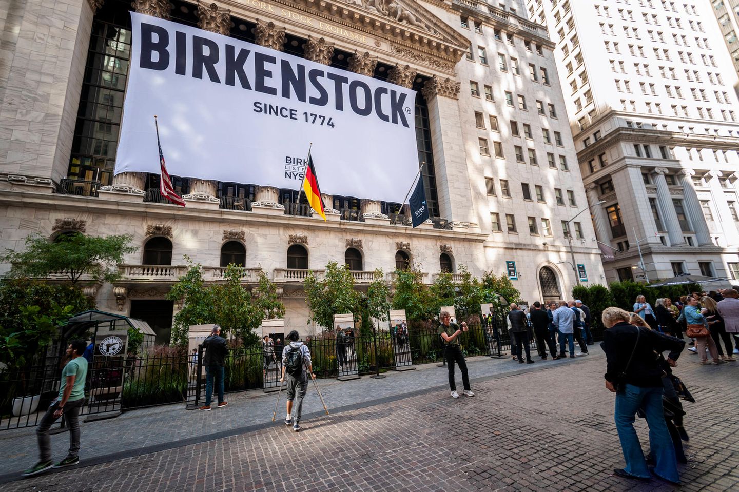 Die New York Stock Exchange ziert ein Banner mit dem Firmennamen