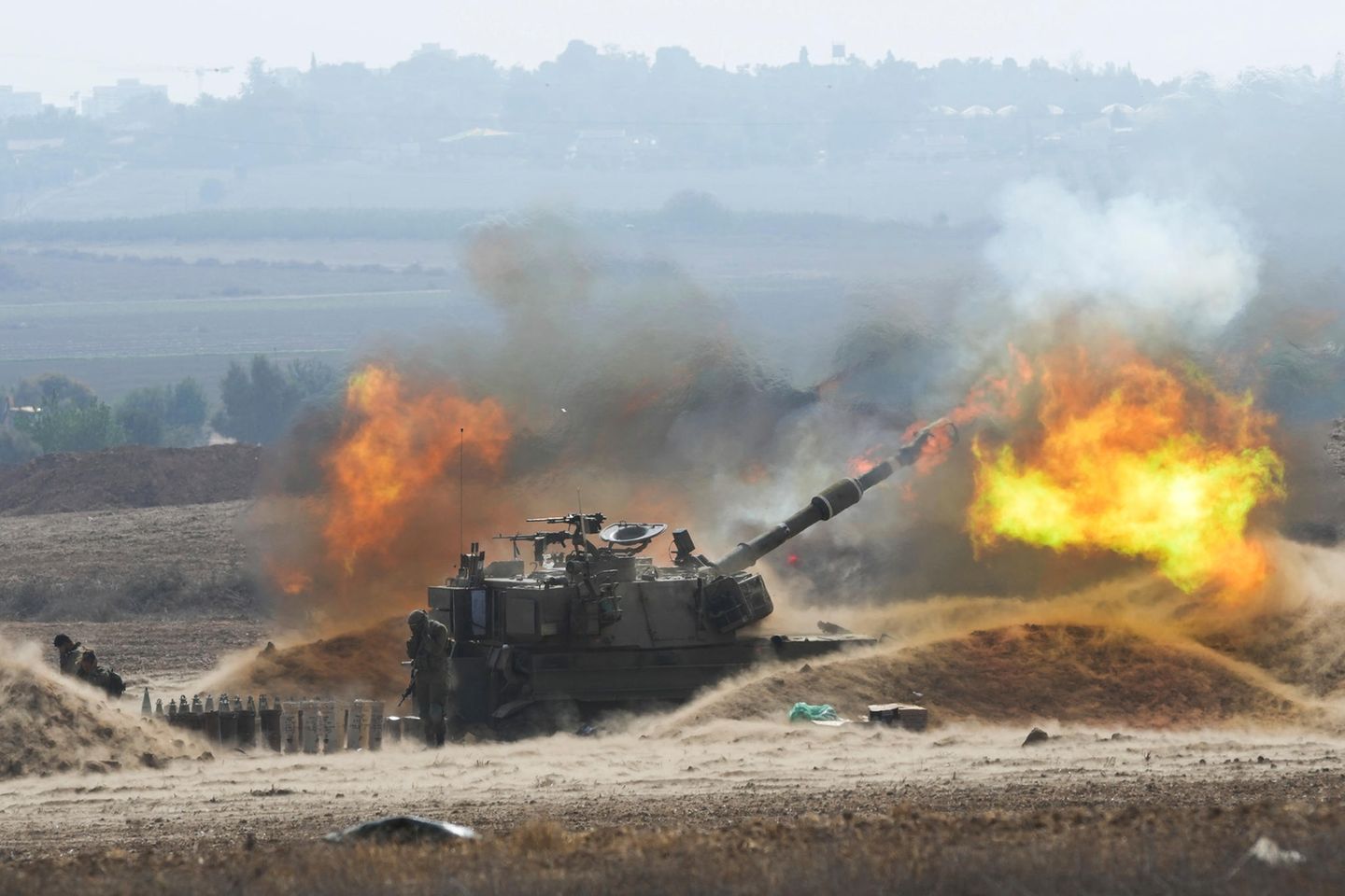 Israelische Artillerie beschießt den Gaza-Streifen