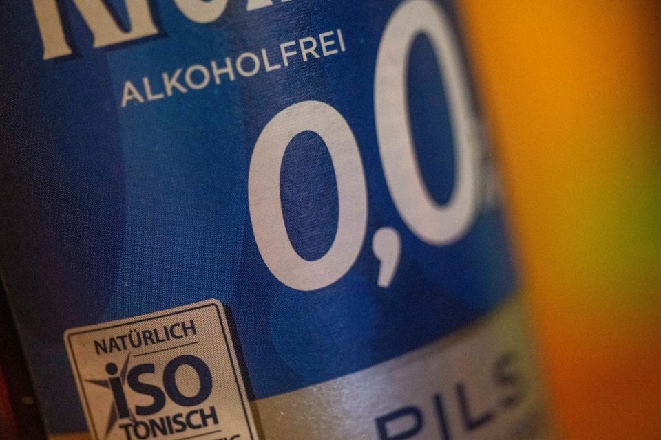 Zahlen für das erste Halbjahr 2023 lagen Destatis beim alkoholfreien Bier noch nicht vor, denn es wird separat zur allgemeinen Statistik erfasst. Aber gut möglich, dass es hier einen neuen Höchststand zu vermelden gibt. Seit 2012 hat sich die zum Absatz bestimmte Produktionsmenge bei alkoholfreiem Bier fast verdoppelt (plus 96 Prozent). „2022 wurden hierzulande gut 474 Millionen Liter alkoholfreies Bier im Wert von rund 396 Millionen Euro produziert“, hieß es.