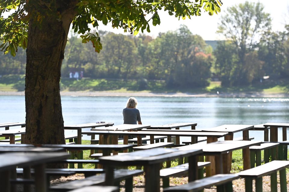 „82 Prozent des gesamten Bierabsatzes waren für den Inlandsverbrauch bestimmt und wurden versteuert“, teilte Destatis mit. Der Indlandskonsum sank damit im ersten Halbjahr 2023 besonders deutlich – nämlich um 3,5 Prozent auf 3,4 Milliarden Liter. Besser sah es beim Export aus.