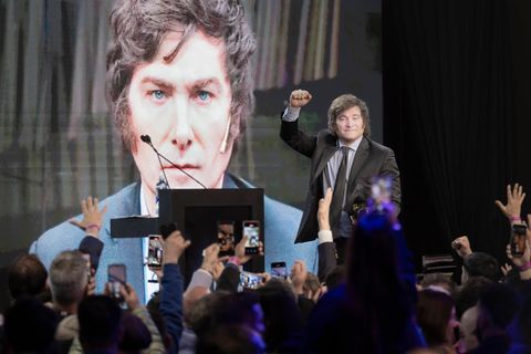 Javier Milei bei einem Wahlkampfauftritt in Buenos Aires. Der 51-jährige hat gute Chancen aufs Präsidentenamt, obwohl sein politischer Fußabdruck bislang nicht besonders groß ist