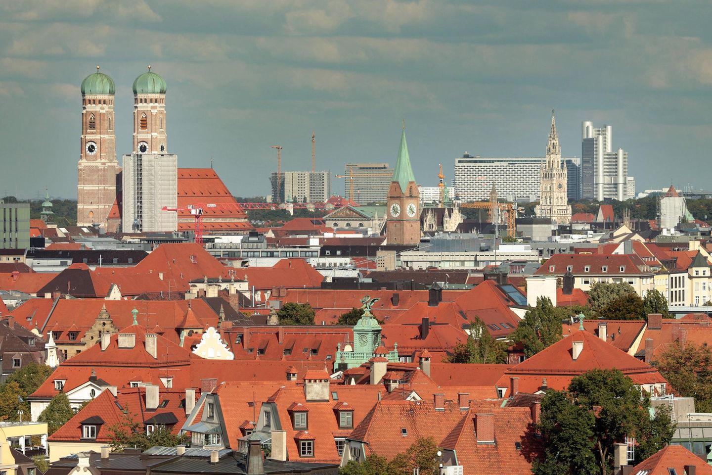 Hausdächer in München.