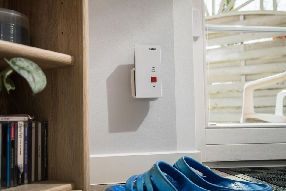 Abgesehen von den AirPods und einigen Kindle-Geräten findet sich in den Top 25 keine teure Technik über 100 Euro. Stattdessen griffen Kunden laut dem Ranking vor allem bei einem Wlan-Repeater oder einem Rauchwarnmelder zu. Zu den Bestsellern gehörten außerdem HDMI-Kabel, USB-Ladegeräte oder schlicht ein 40er-Pack Batterien.