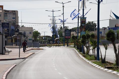 Straßenszene in Sderot Anfang der Woche: Aus der südisraelischen Stadt wurden 90 Prozent der Einwohner evakuiert