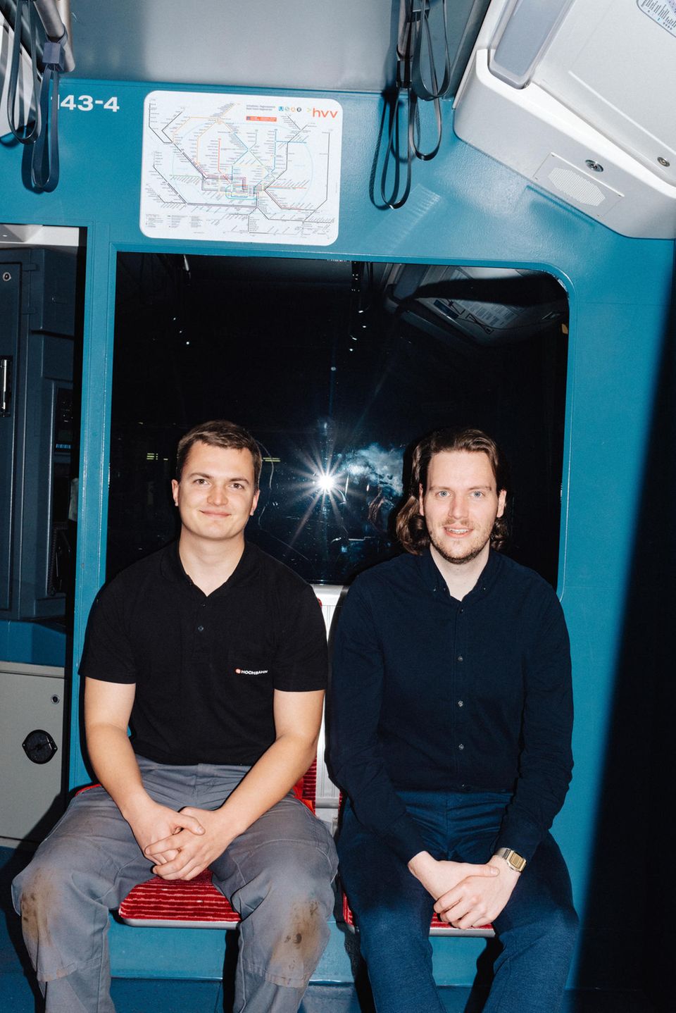 Azubi Tim Wisbar (l.) mit Sascha Mettner, Personalreferent für die Berufsausbildung