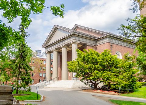 Die Harvard University hat es auch 2023 in die Top 10 des Uni-Rankings von Times Higher Education geschafft 