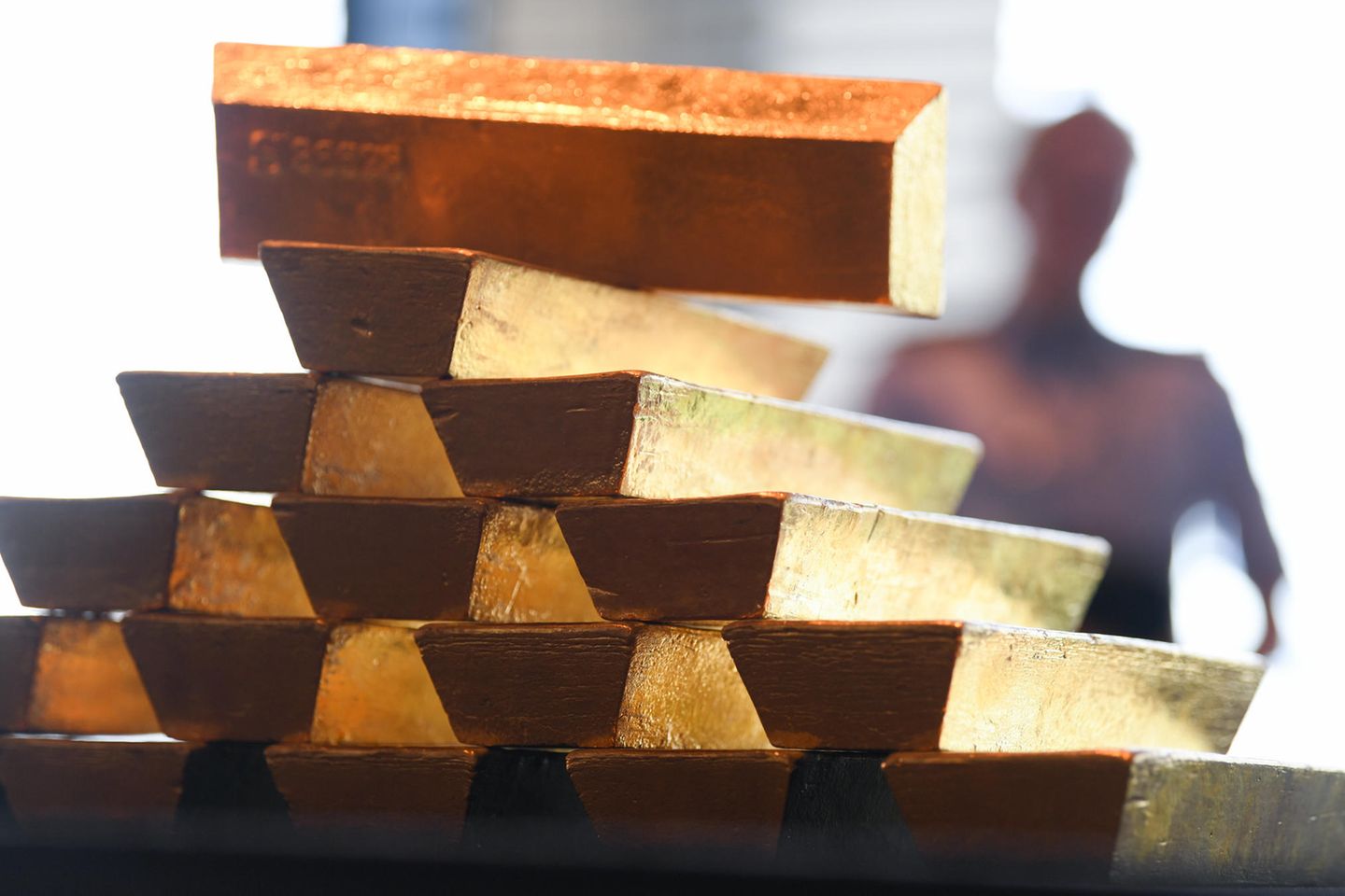 Übereinander gestapelte Goldbarren
