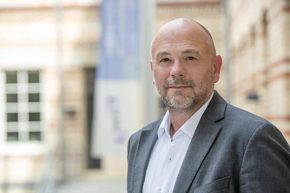 Reint E. Gropp ist seit 2014 Präsident des IWH und Inhaber eines Lehrstuhls für Volkswirtschaftslehre an der Otto-von-Guericke-Universität Magdeburg. Er ist Associate Fellow des Centre for Economic Policy Research (CEPR) und Berater verschiedener Zentralbanken