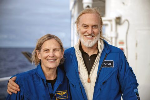 Gemeinsam mit der ehemaligen NASA-Astronautin Kathy Sullivan wagte sich Abenteurer Victor Vescovo zum Challengertief im Marianengraben hinab