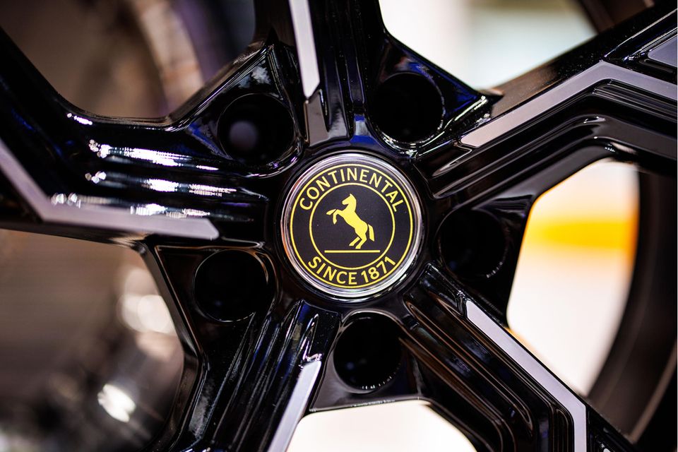 Die Schaeffler-Gruppe ist der größte Einzelaktionär der Continental AG auf Platz drei. Das 1871 gegründete Unternehmen mit Sitz in Hannover sicherte sich dank 39,4 Mrd. Euro Umsatz erneut Platz drei im Ranking der größten deutschen Autozulieferer.