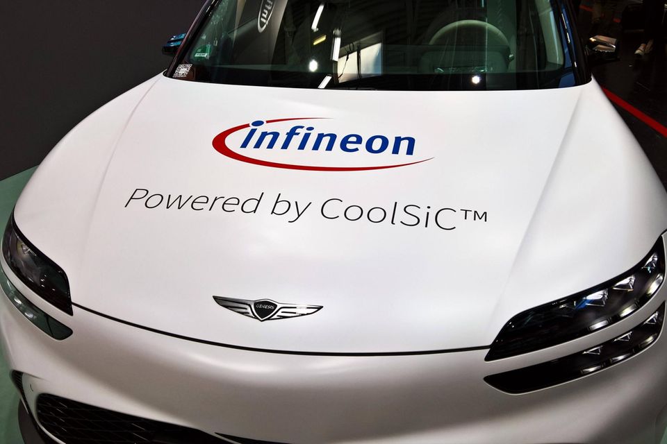 Auch der deutsche Halbleiterhersteller Infineon war im Vorjahr nicht auf der Liste der größten Autozulieferer aufgetaucht. Im Ranking zum Geschäftsjahr 2022 aber reichte ein Umsatz von 14,2 Milliarden Euro für Platz sechs. Wie bereits erwähnt: Das Ranking berücksichtigt dabei den gesamten Umsatz eines Unternehmens, nicht nur das Geschäft mit der Automobilbranche.