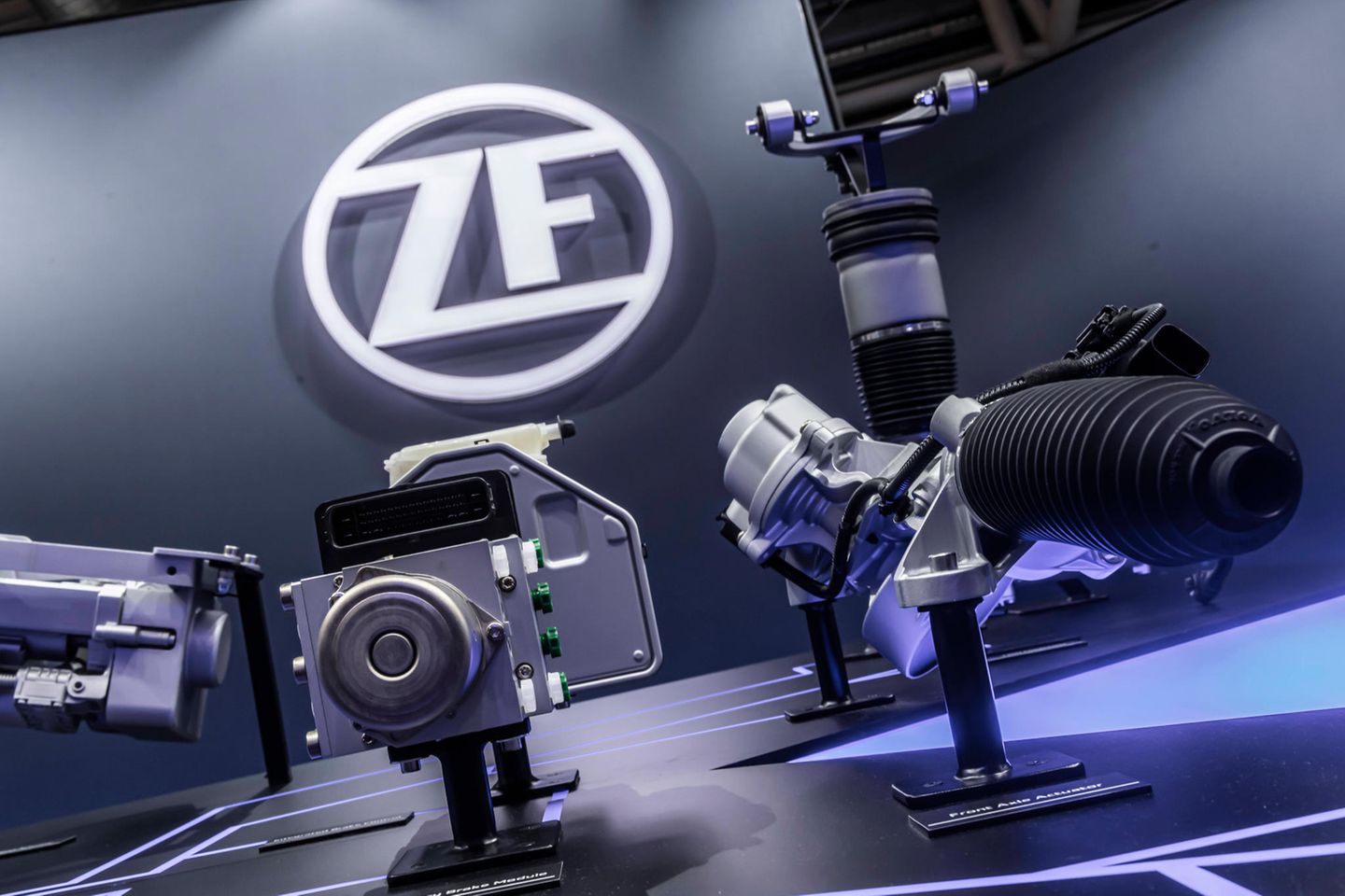 Stand von ZF Friedrichshafen auf der IAA Mobility in München