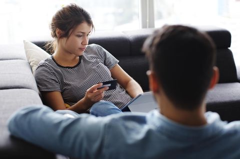 Laut Schuldneratlas 2023 verschulden sich mehr junge Menschen