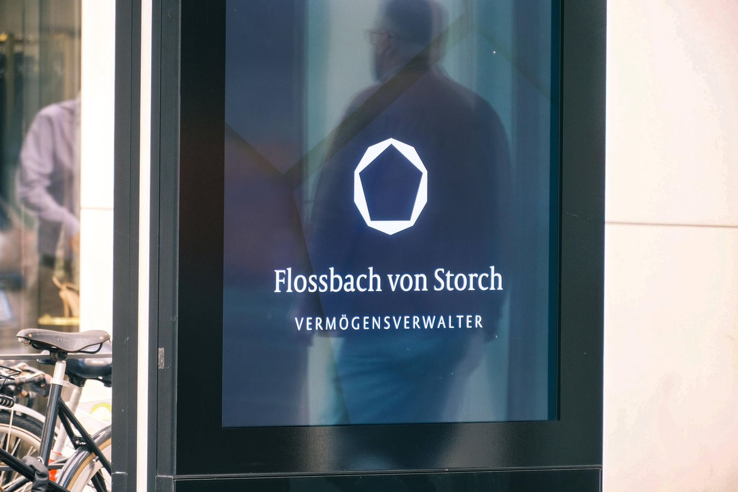 Außenwerbung für Flossbach von Storch Vermögensverwalter