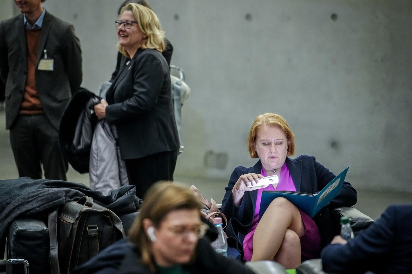 Entwicklungsministerin Svenja Schulze (SPD) und Familienministerin Lisa Paus (Grüne, r.)