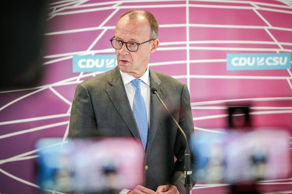 Friedrich Merz gibt ein Pressestatement zum Urteil des Bundesverfassungsgerichts zum Nachtragshaushalt 2021