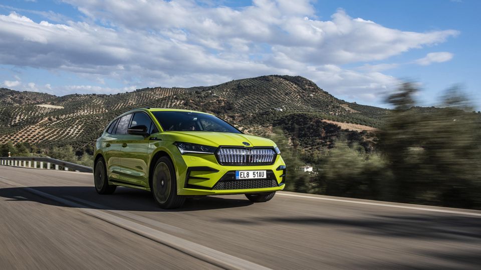 Autotest: Der Skoda Enyaq RS: Ein Familien-Stromer in Mambagrün Der Skoda Enyaq RS: Ein Familien-Stromer in Mambagrün