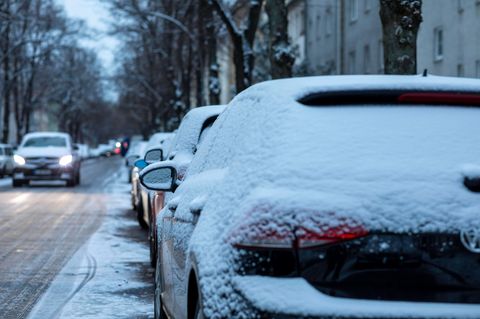Wintereinbruch in Berlin: Bei Eis und Schnee häufen sich Unfälle – und eine gute Kfz-Versicherung lohnt sich