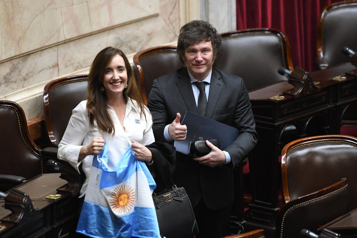 Vom argentinischen Kongress zum Präsidenten gekürt: Javier Milei und seine Vizepräsidentin Victoria Villarruel. 