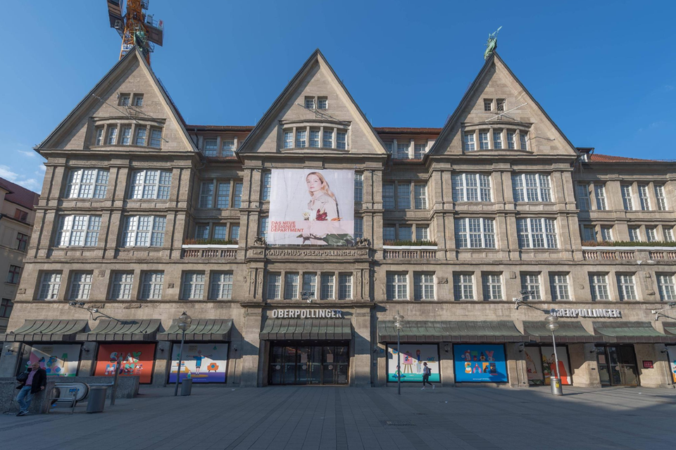 Das dritte Prunkstück im KaDeWe-Portfolio ist der Münchener Oberpollinger. Da die thailändische Central Group bereits Mehrheitseigentümer ist, hängt die Zukunft der drei deutschen Premium-Kaufhäuser nicht allein an Signa.