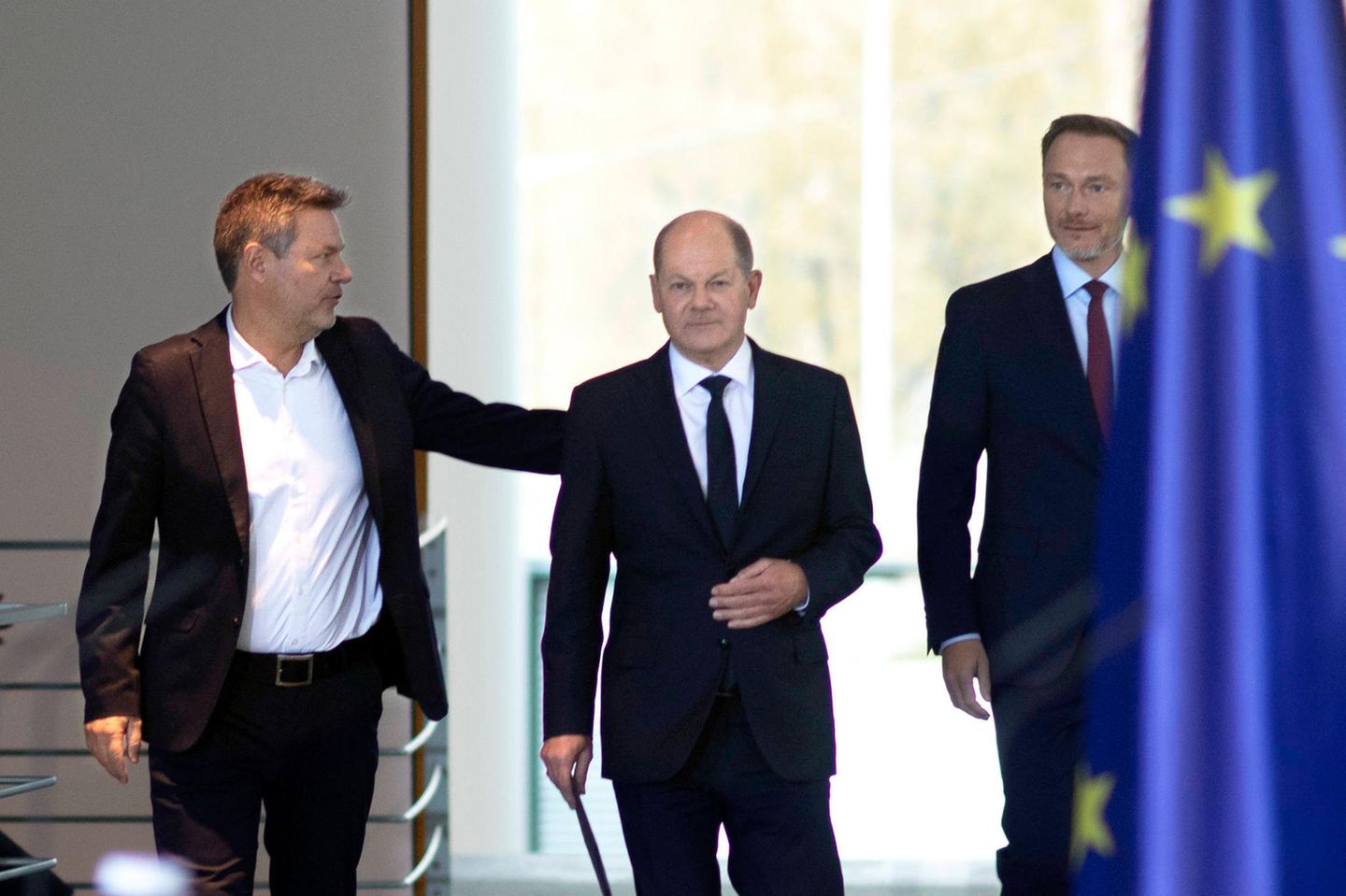 Die Bundesregierung um Wirtschaftsminister Robert Habeck, Bundeskanzler Olaf Scholz und Finanzminister Christian Lindner ist sich in entscheidenden nicht rechtzeitig einig geworden, um den Haushalt für 2024 noch in diesem Jahr zu beschließen