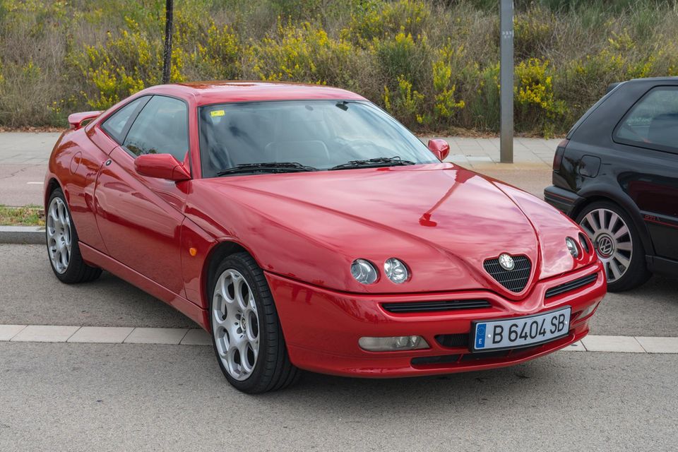 Alfa Romeo GTV 216