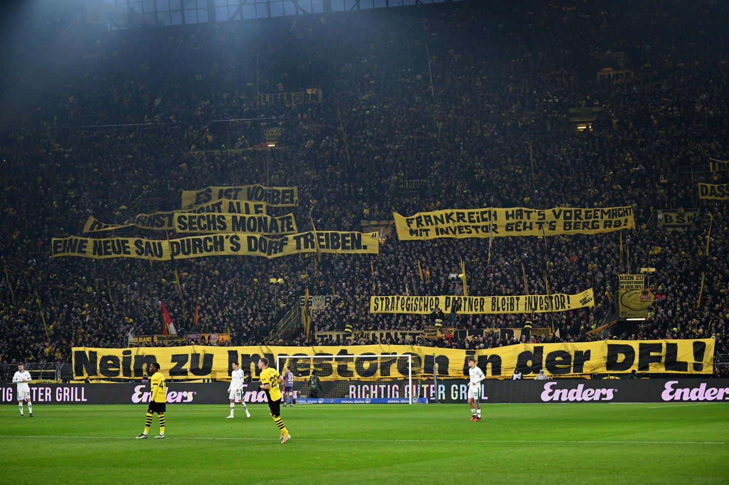 Fanproteste bei Borussia Dortmund gegen den geplanten Investoreneinstieg
