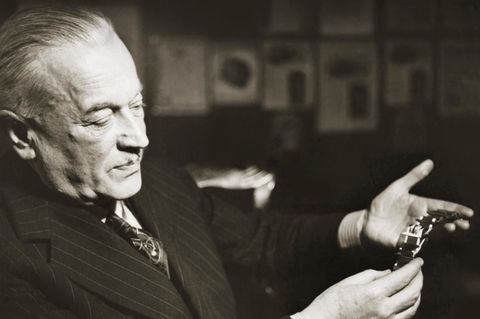 Hans Wilsdorf präsentiert ein neues Modell