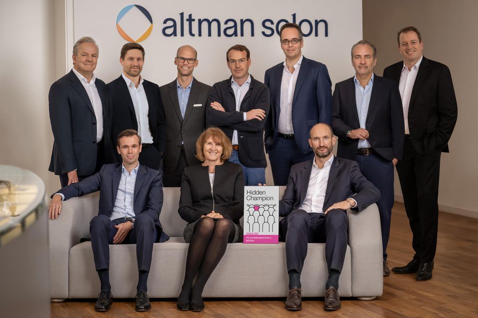 Altman Solon  Zum sechsten Mal in Folge steht die Firma an der Spitze in diesem Segment. Von weltweit 13 Büros aus berät Altman Solon bei der Umsetzung von Strategien und digitalen Innovationen.
