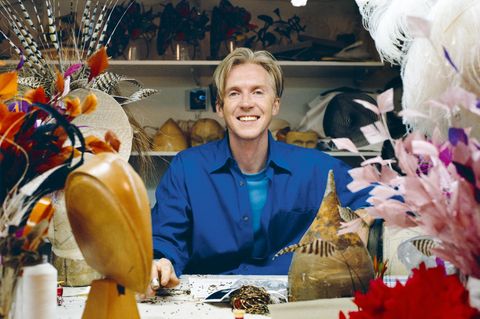 Philip Treacy in seiner Werkstatt in London