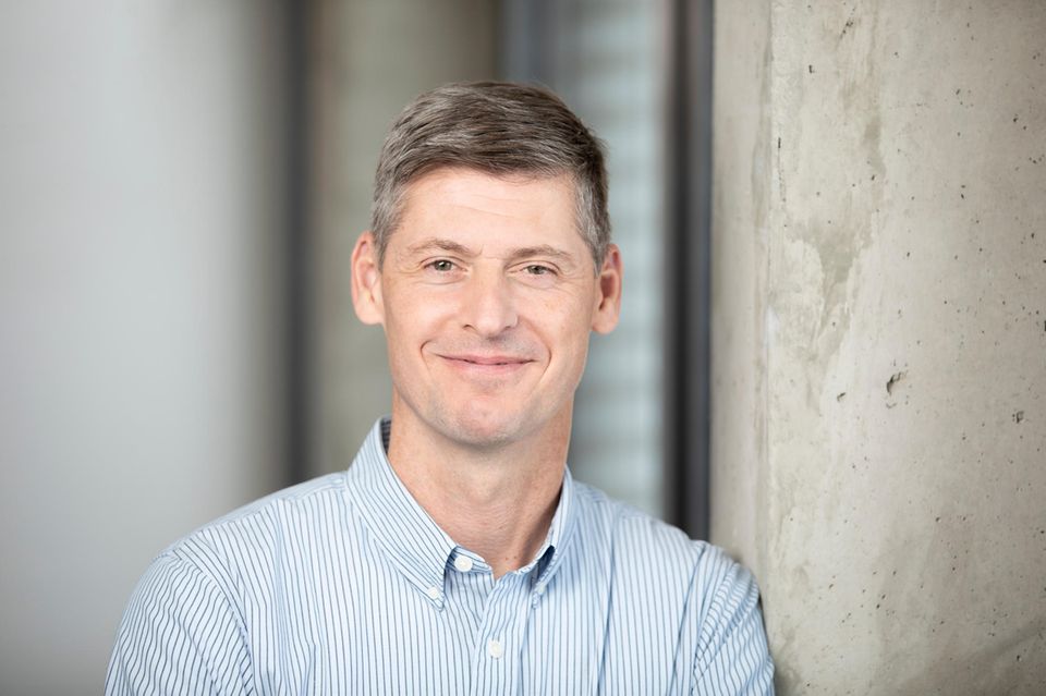 Richard Golz spielte als Torwart unter anderem für den SC Freiburg und den Hamburger SV in der Bundesliga. Heute ist er Management- und Personalberater bei Hager Executive Consulting, wo er unter anderem die Beratungseinheit Sport leitet
