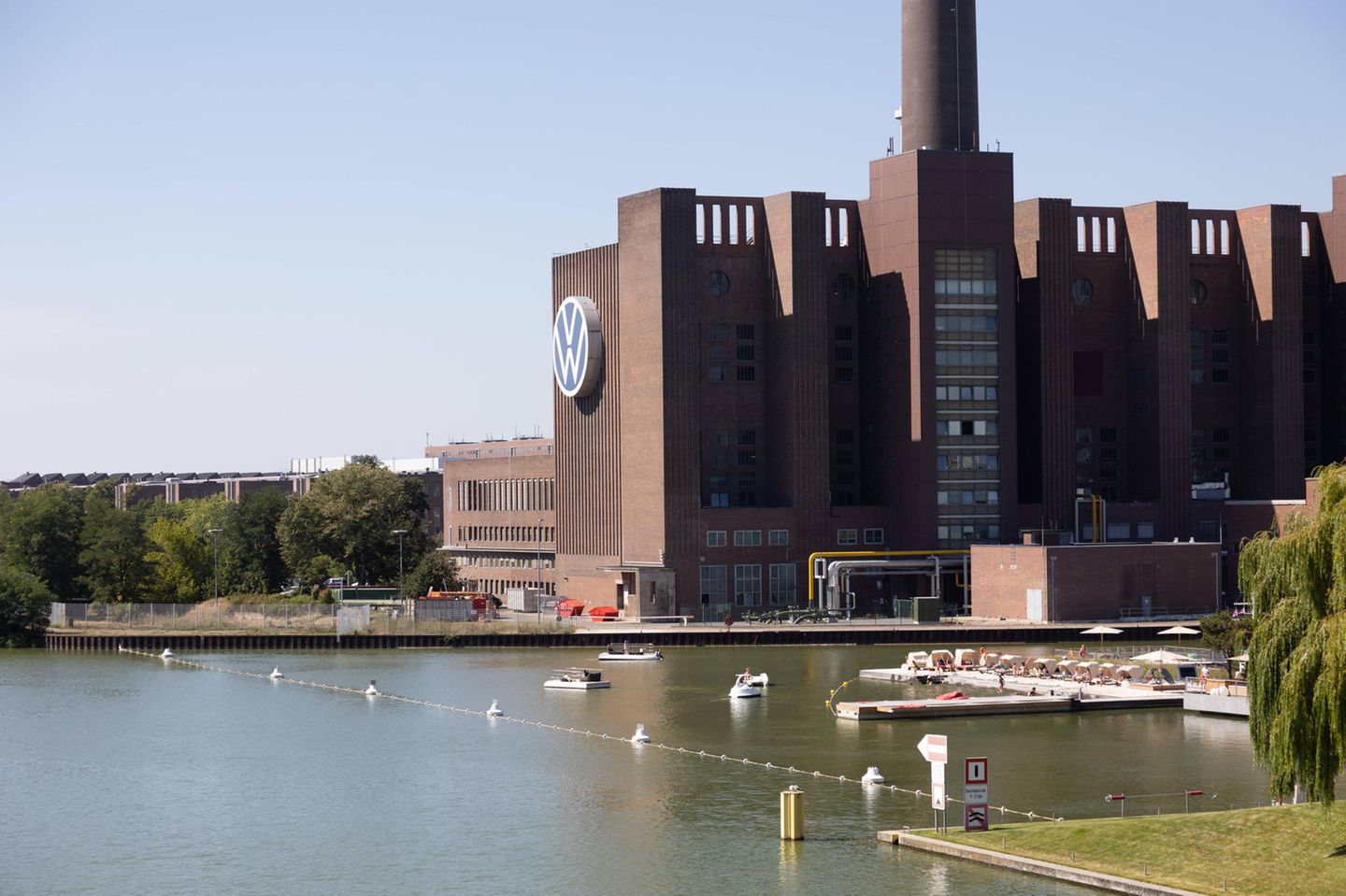 Kraftwerk am Volkswagen-Hauptsitz in Wolfsburg. Der Autobauer muss sparen – Entlassungen soll es aber keine geben