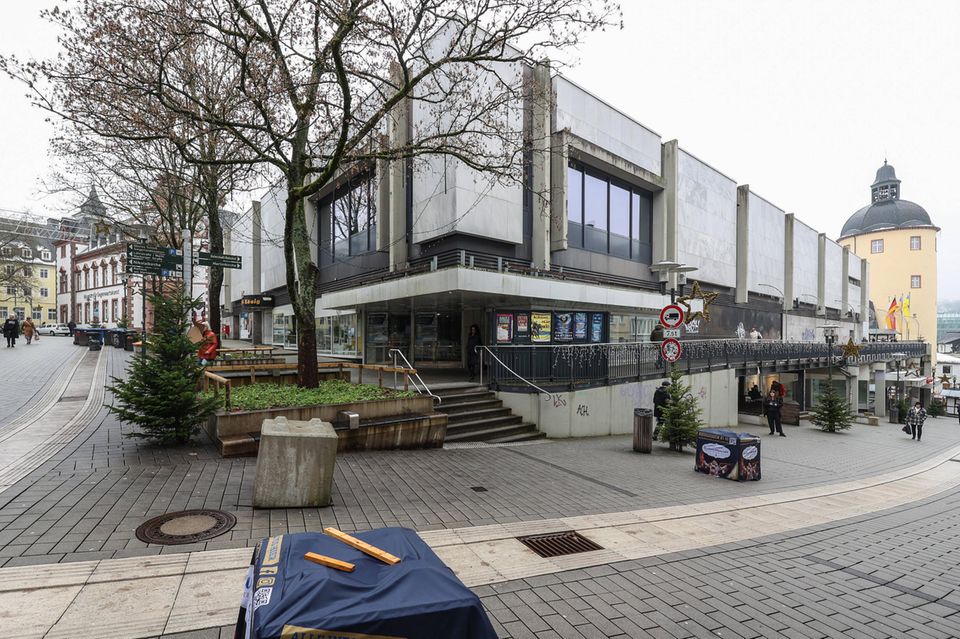 Nachdem Karstadt seine Filiale in Siegen Ende Juli geschlossen hat, steht das riesige Gebäude mitten in der Innenstadt leer