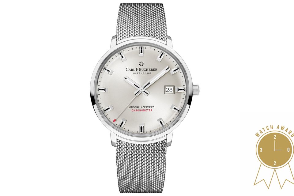 HERITAGE CHRONOMETER CELEBRATION     WAS DIESE UHR BESONDERS AUSZEICHNET: In den 1960er-Jahren, einer Zeit des Aufbruchs erlebte die Uhrenmanufaktur aus Luzern eine rasante internationale Expansion. Dieses Modell unterstrich damals die Neugier auf die Zukunft, was auch für diese moderne Interpretation des Klassikers gilt. Die roten Akzente und das anschmiegsame Milanaiseband runden dieses Revival ab.   BASISDATEN (AUSZUG): Kaliber SW 300 (Werk), Stahl (Gehäuse), silbernes Zifferblatt, 39 mm Durchmesser, wasserdicht bis 30 m, 42 Stunden Gangreserve   PREIS: 5.900 Euro