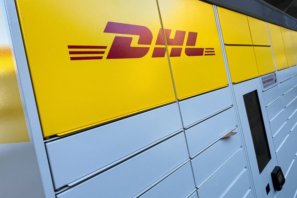 YouGov kürt seit 2015 die Marken des Jahres. Erstmals schaffte es DHL in die Top 10 – und das gleich auf Platz sieben. Der deutsche Paket- und Logistikdienstleister erzielte den Angaben zufolge in den Umfragen 40,8 Punkte. Möglicherweise profitierte das weithin bekannte Unternehmen von der geänderten Methodik des Rankings. YouGov berücksichtigt nun auch die Meinung von Befragten über eine Marke, die sie gar nicht kennen. 