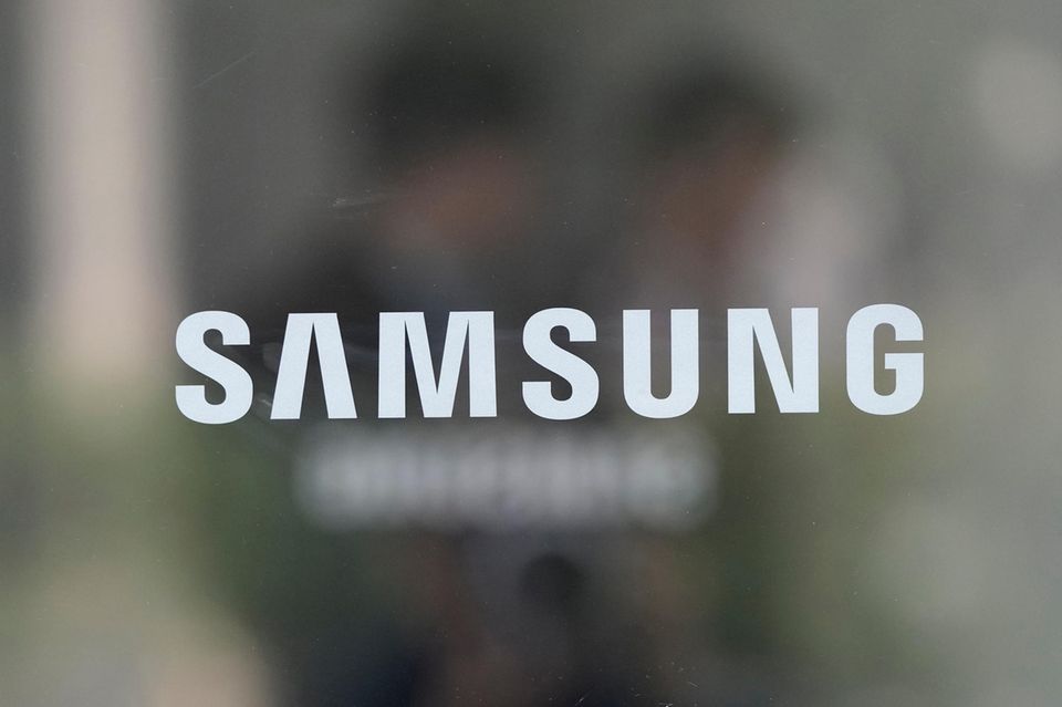 Nur zwei Unternehmen hielten im Ranking „Marken des Jahres 2023“ von YouGov den Platz des Vorjahres. Dies geling zunächst einmal Samsung. Die befragten Verbraucher ordneten den koreanischen Elektronikkonzern mit 44,5 Scorepunkten auf Platz fünf ein. Zwei Ränge nach unten ging es hingegen für einen deutschen Technologiekonzern. 