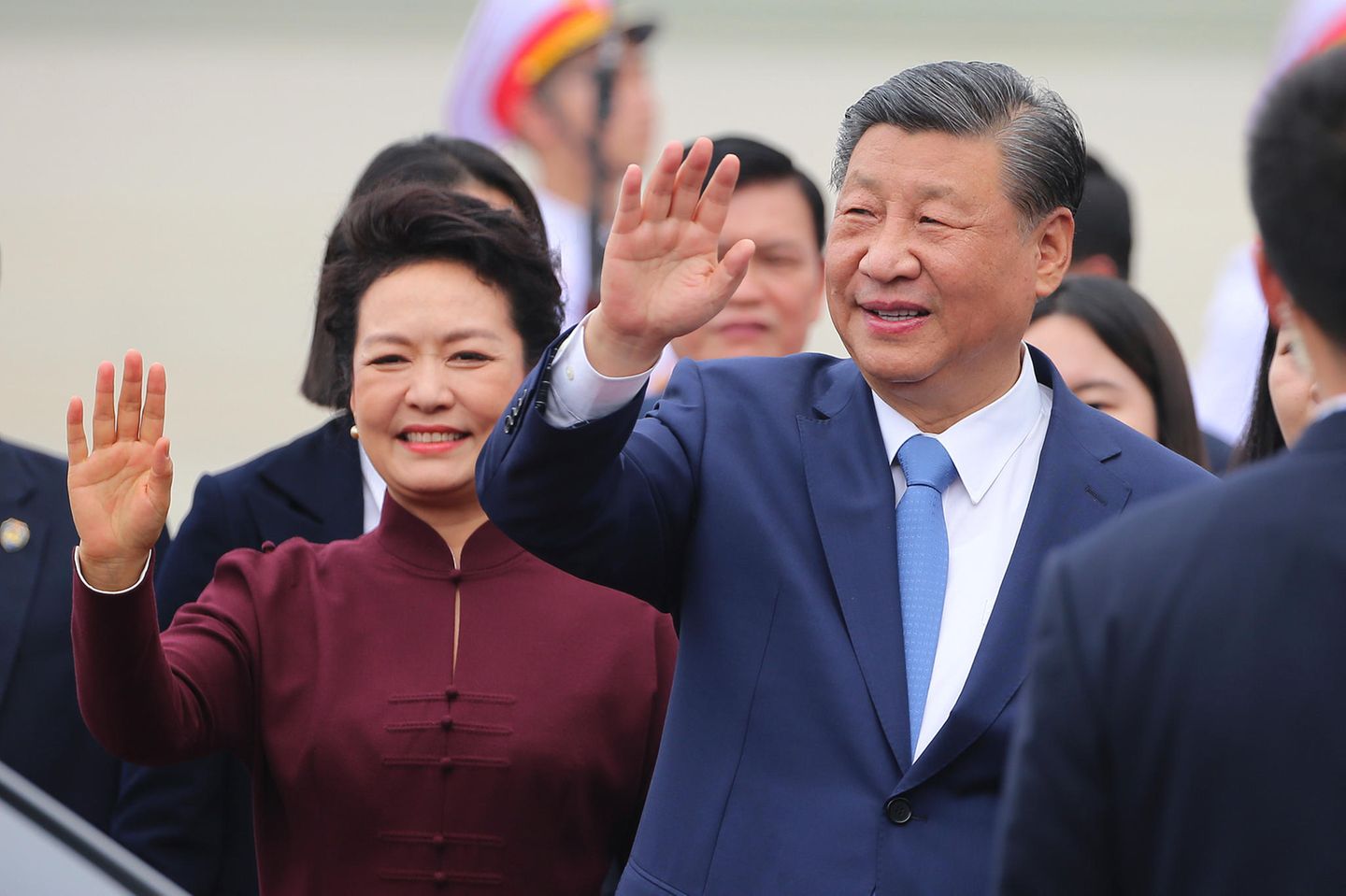 Der chinesische Staatschef Xi Jinping und seine Frau Peng Liyuan auf Staatsbesuch in Vietnam