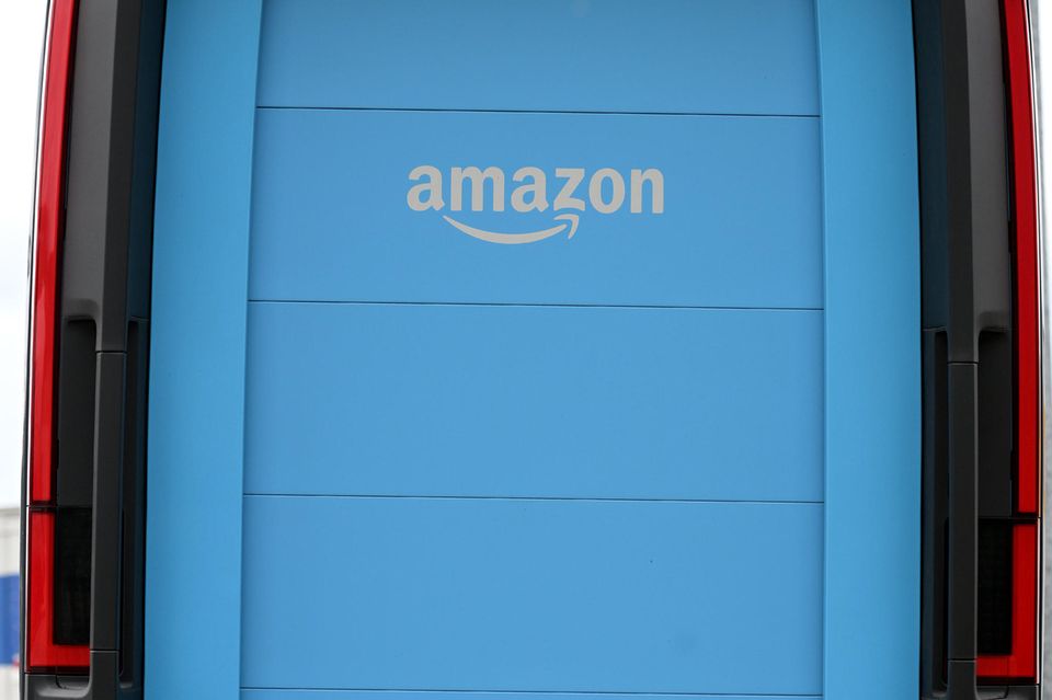 Bei Amazon blieb trotz eines zum Vorjahr um gut 700 Mrd. auf fast 1,6 Billionen US-Dollar gesteigerten Börsenwertes mit Platz 5 alles beim Alten. 