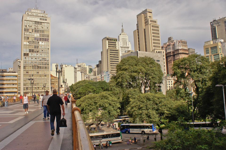 Die größte Stadt in den Amerikas ist São Paulo. Sie wird laut der Prognose aber die Metropole mit dem geringsten Wachstum sein. Die Zahl der Menschen im Großraum soll von 22,6 auf 23,8 Prozent steigen (plus 5,3 Prozent). Viermal höher fällt der Anstieg voraussichtlich bei der nächsten Megacity aus. 