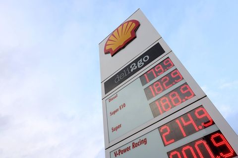 Preis-Anzeige an einer Shell-Tankstelle in Siegen