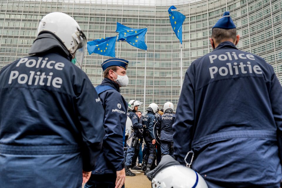 Polizisten bei einer Kundgebung in Brüssel