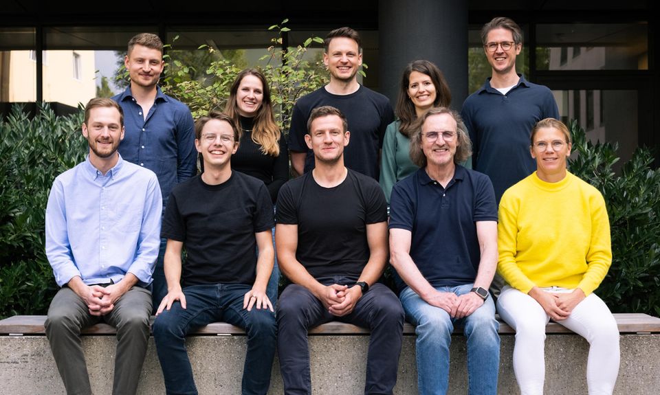 Der neue Finn-CEO Maximilian Wühr (erste Reihe, zweiter von links) mit der Führungsmannschaft des Start-ups. Er übernahm die Unternehmensleitung im April 2023