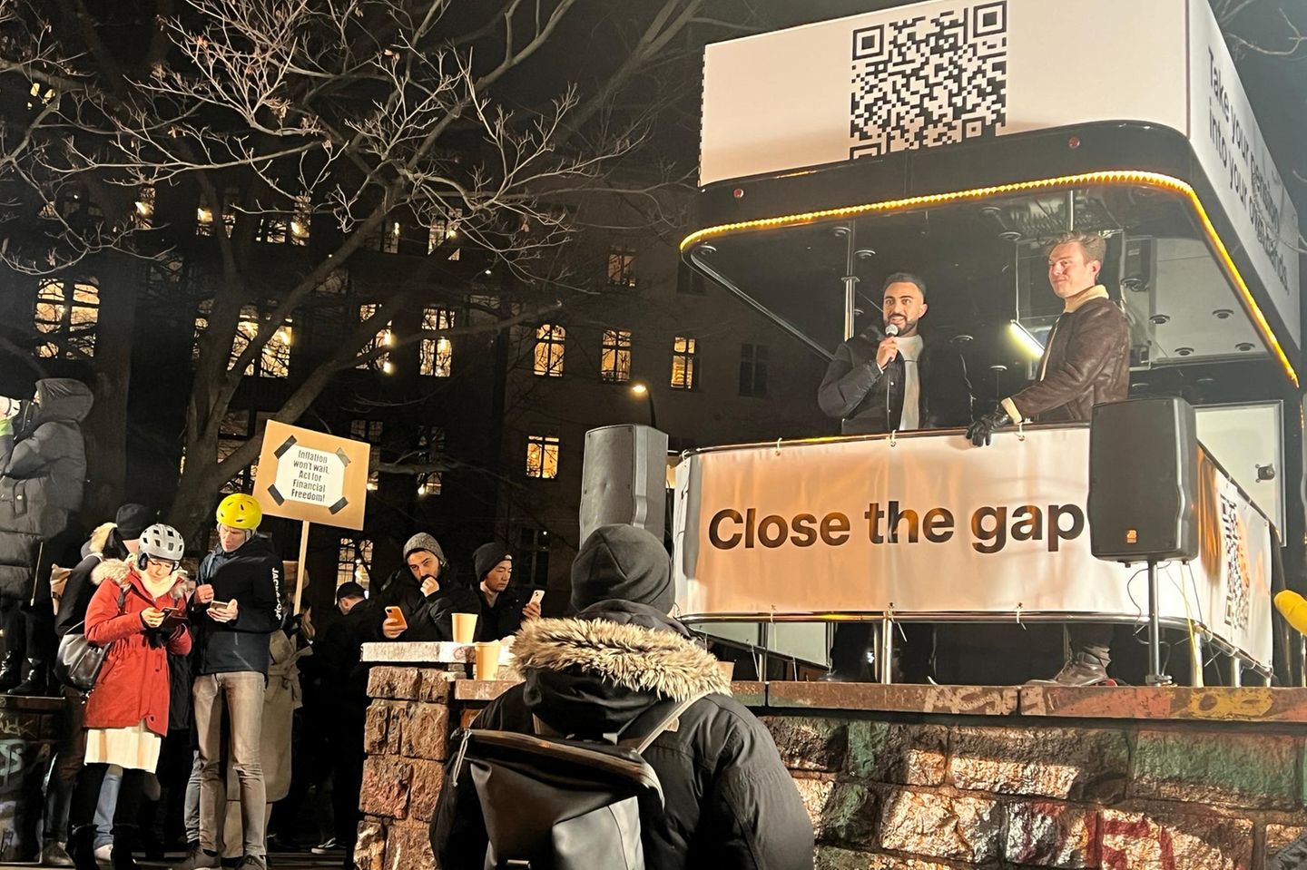 Die Kundgebung fand vor dem Hauptquartier von Trade Republic in Berlin statt