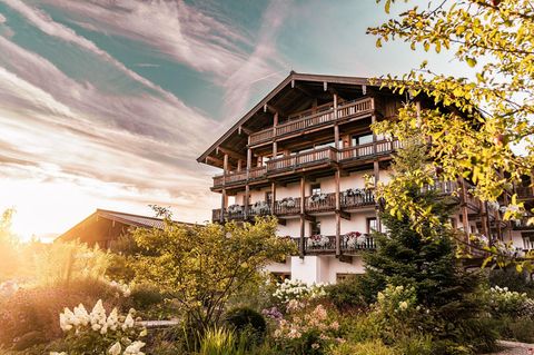 Das 5-Sterne-Hotel „Das Achental“ liegt unweit des Chiemsees in Grassau. Es hat 179 großzügige Zimmer und Suiten und einen umfangreichen Tagungsbereich