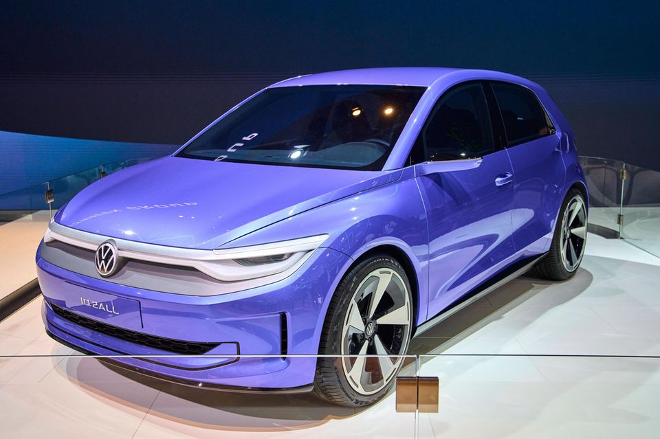 Der endgültige Name des Einstiegs-VW steht noch nicht fest. Ab 2026 soll das Modell in Spanien vom Band laufen. Volkswagen verspricht Preise ab 25.000 Euro und bis zu 450 Kilometer Reichweite