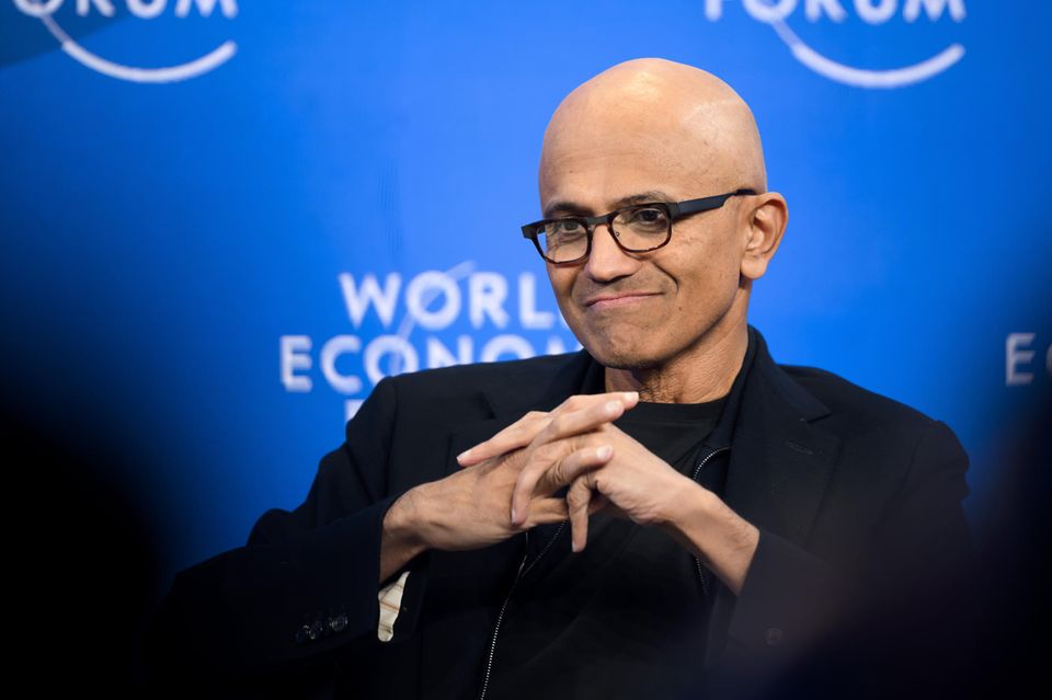 Microsoft-CEO Satya Nadella ist einer der wichtigsten Vertreter der Wirtschaft beim diesjährigen WEF. Neben ihm werden viele andere Top-Entscheider anreisen: Amazon-CEO Andy Jassy, IBM-Chef Arvind Krishna, Bayer-Chef Bill Anderson, Nestlé-Konzernchef Mark Schneider und Unilever-CEO Hein Schumacher. Insgesamt werden etwa 1600 Manager aus der ganzen Welt erwartet. Ein Novum: „Wir hatten noch nie so viele Führungskräfte aus Südamerika und aus Asien am WEF“, sagt Jeremy Jurgens, Managing Director des WEF. Zum Beispiel kommt Donald Tang, der Vizepräsident des chinesischen Modeunternehmens Shein. Ebenso der reichste Mann Asiens: Gautam Adani.