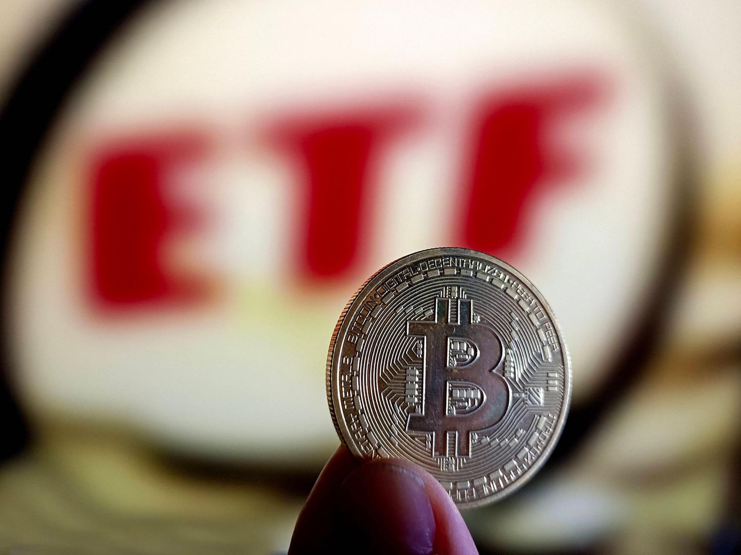 Bitcoin-ETFs: Investoren schichten Geld von Kryptobörsen um - Capital.de