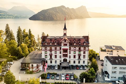 Blick auf das Hotel Vitznauerhof am Vierwaldstättersee